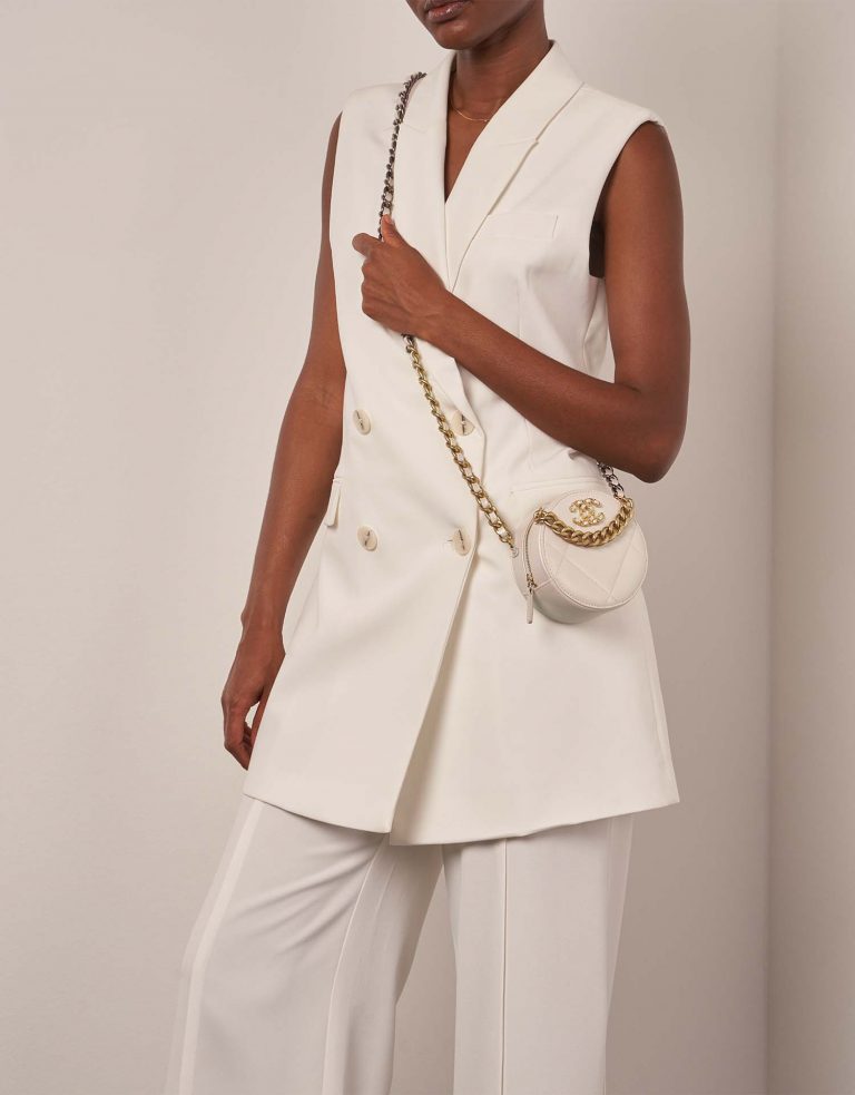 Chanel 19 RoundClutch PearlWhite Front  | Sell your designer bag on Saclab.com
