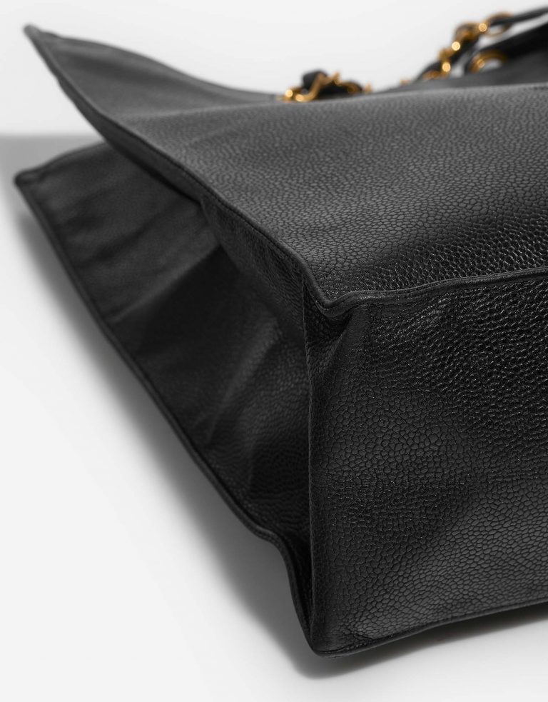 Chanel Shopper Large Black signs of wear | Sell your designer bag on Saclab.com