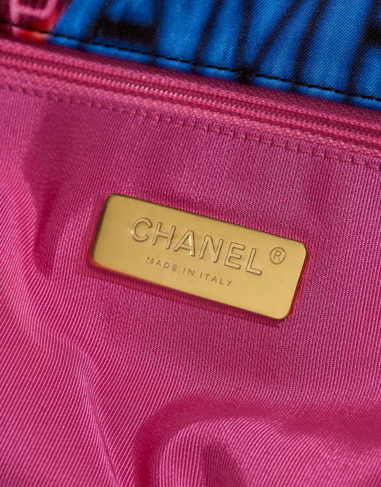Chanel 19 Large Multicolour Logo  | Sell your designer bag on Saclab.com