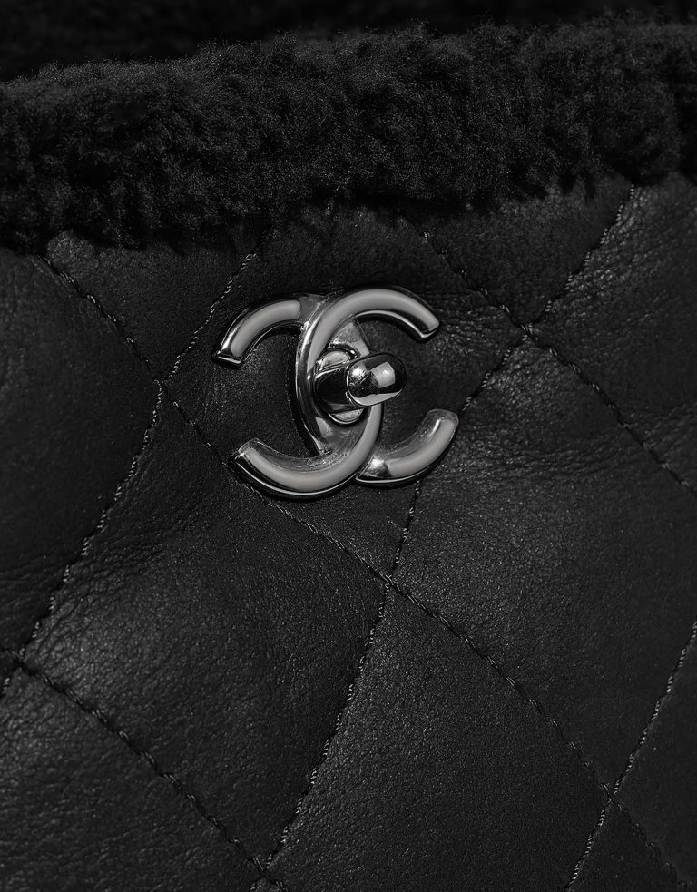 Chanel ShoppingTote Medium Black Closing System  | Sell your designer bag on Saclab.com