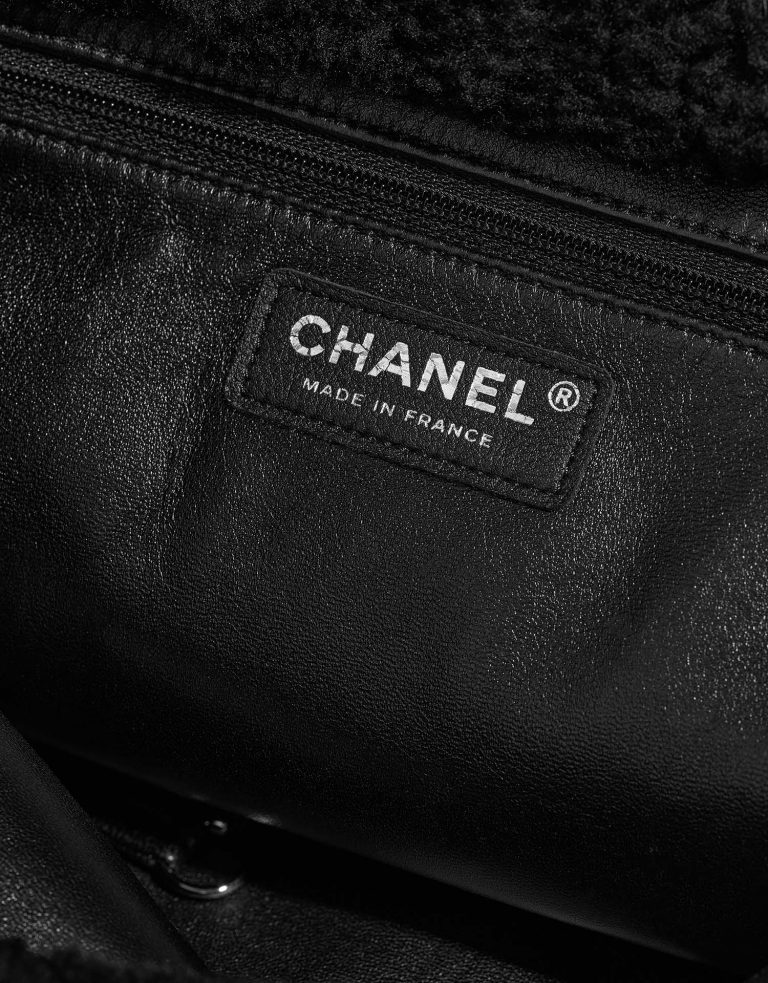 Chanel ShoppingTote Medium Black Logo  | Sell your designer bag on Saclab.com