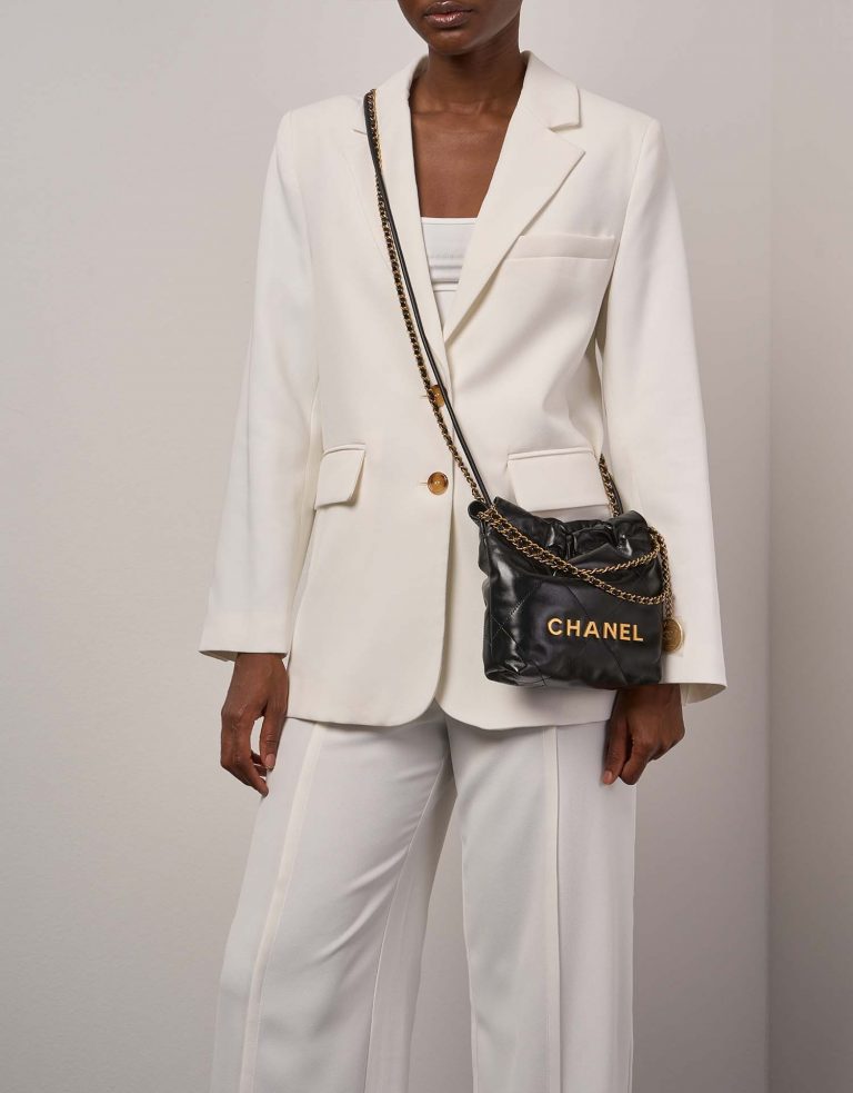 Chanel 22 Mini Black Front  | Sell your designer bag on Saclab.com