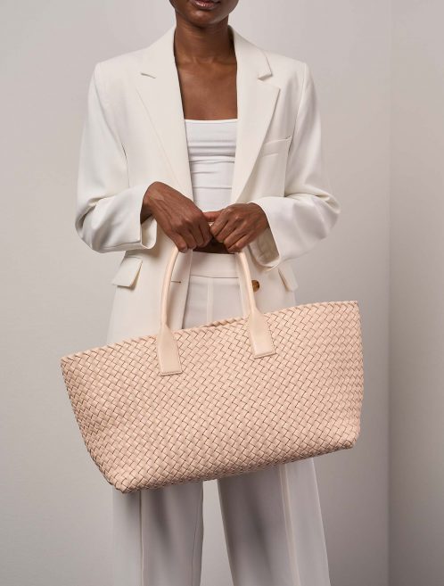 BottegaVeneta Cabat Medium Melon Sizes Worn | Sell your designer bag on Saclab.com