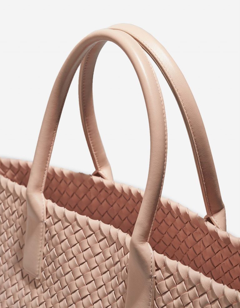BottegaVeneta Cabat Medium Melon signs of wear 1 | Sell your designer bag on Saclab.com