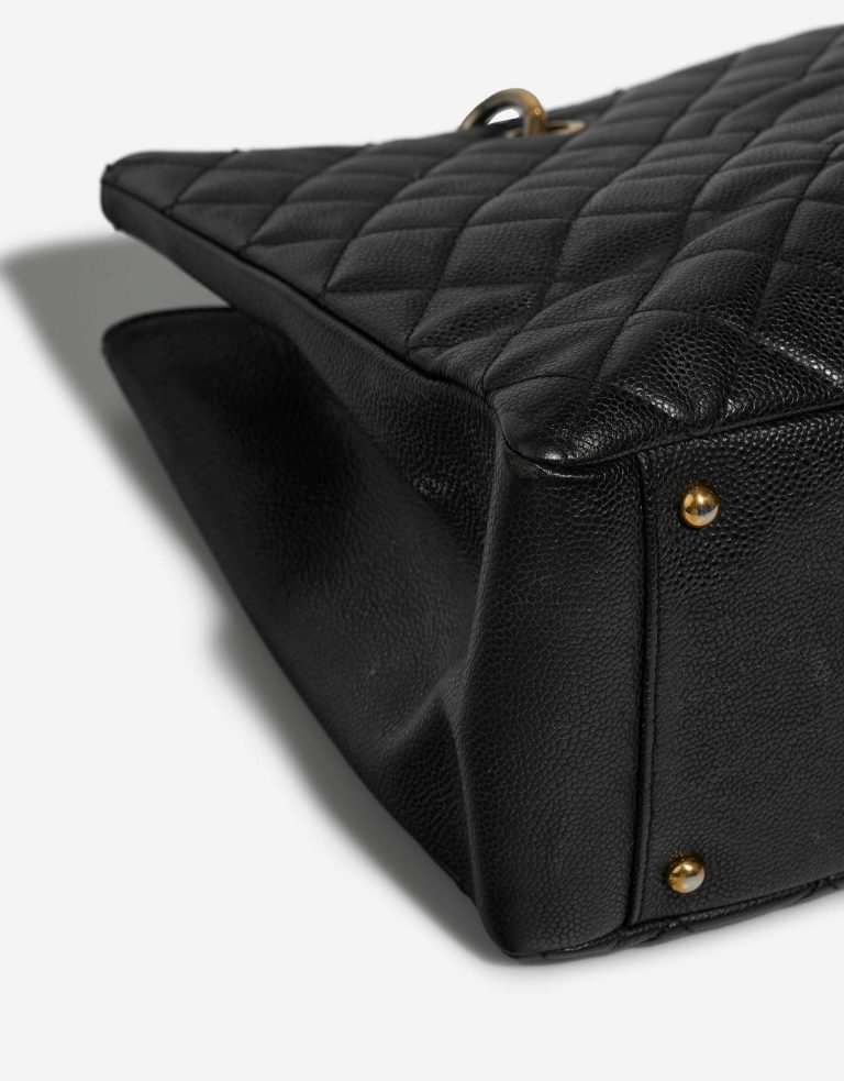 Chanel GST Black signs of wear| Sell your designer bag on Saclab.com