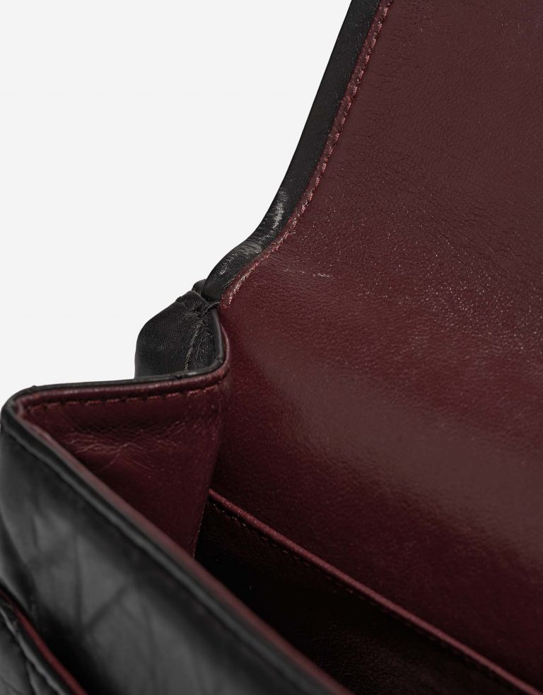 Chanel 255 227 Black signs of wear | Sell your designer bag on Saclab.com