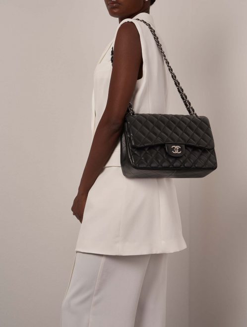Chanel Timeless Jumbo Black on Model | Sell your designer bag on Saclab.com