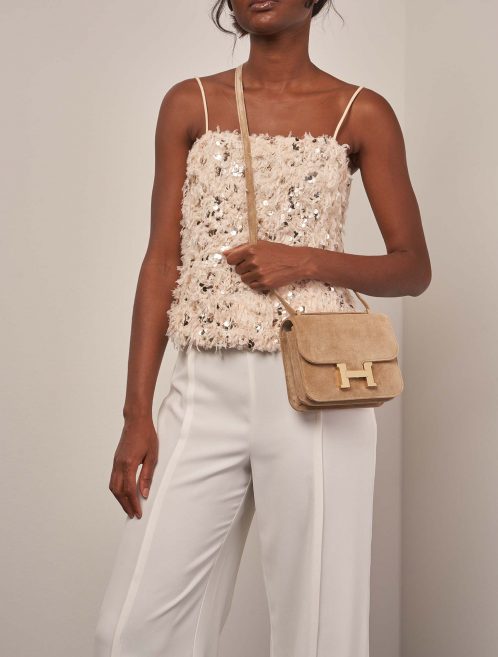 Hermès Constance 18 Nude on Model | Sell your designer bag on Saclab.com