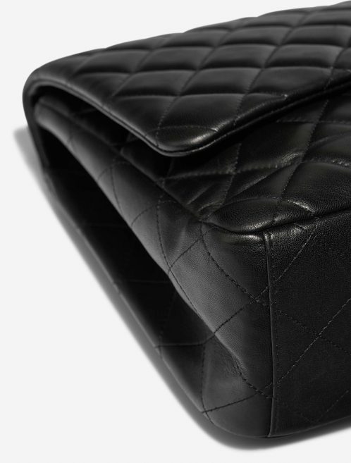 Chanel Timeless Maxi Black signs of wear | Sell your designer bag on Saclab.com
