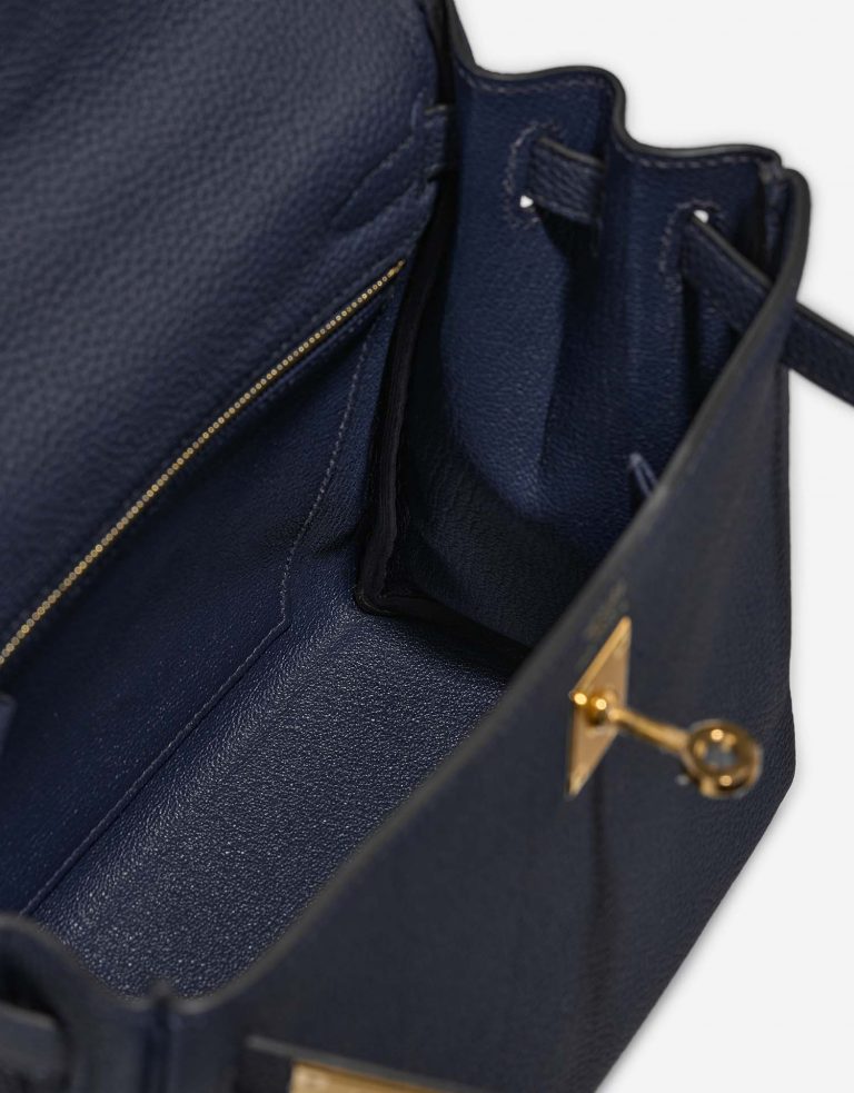 Hermès Kelly 25 BlueSaphir Inside  | Sell your designer bag on Saclab.com