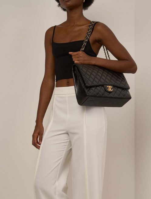 Chanel Timeless Maxi Black on Model | Sell your designer bag on Saclab.com