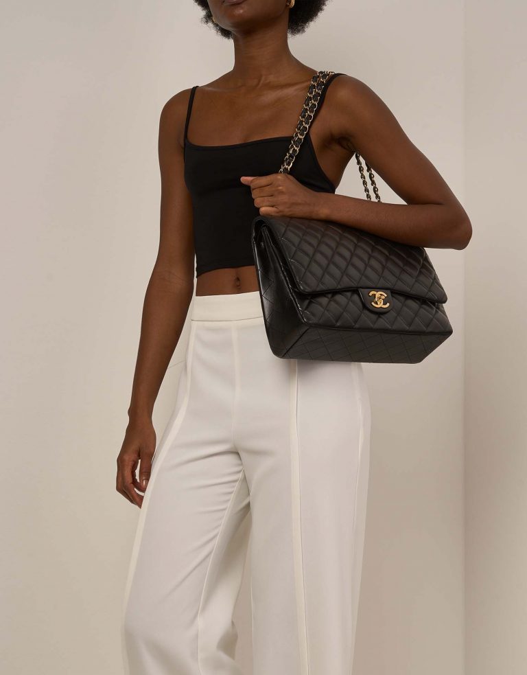 Chanel Timeless Maxi Black on Model | Sell your designer bag on Saclab.com