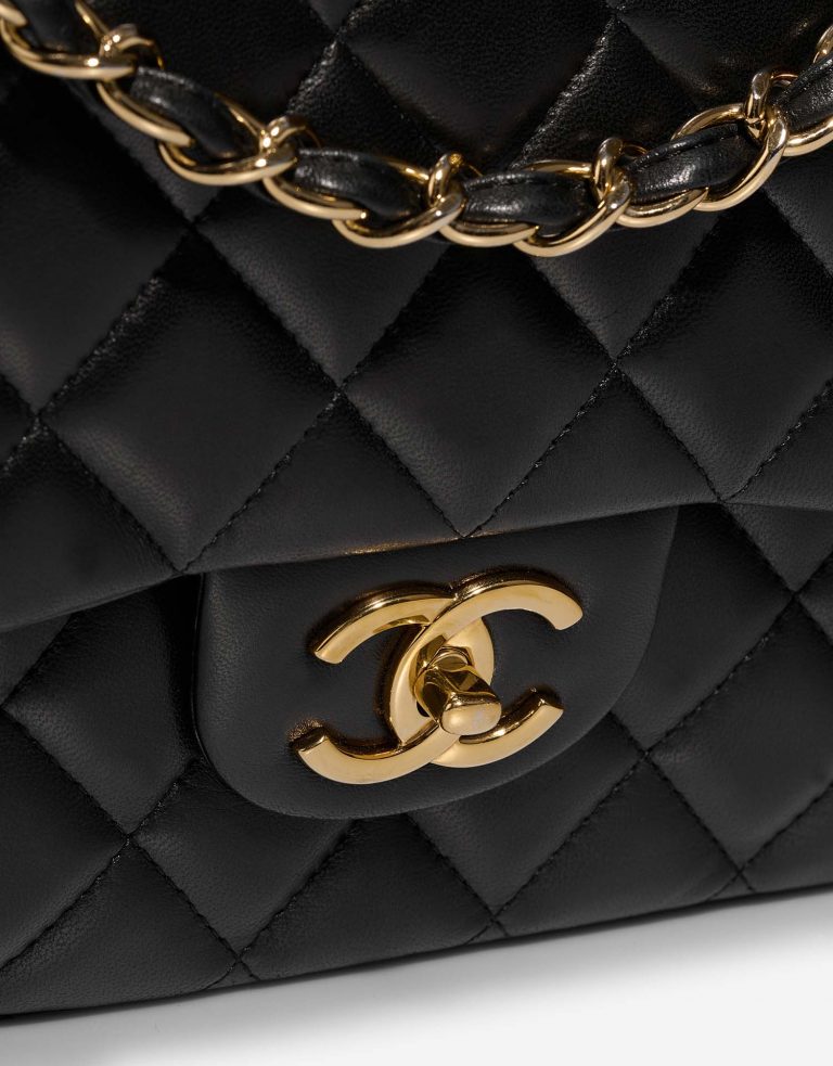 Chanel Timeless Maxi Black Closing System  | Sell your designer bag on Saclab.com