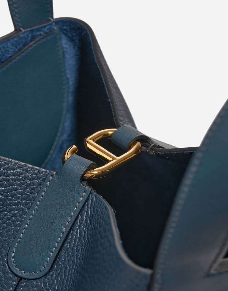Hermès InTheLoop 23 BleuDePrusse Closing System  | Sell your designer bag on Saclab.com