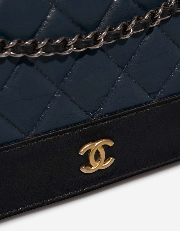 Chanel WalletOnChain Black-Navy Closing System  | Sell your designer bag on Saclab.com