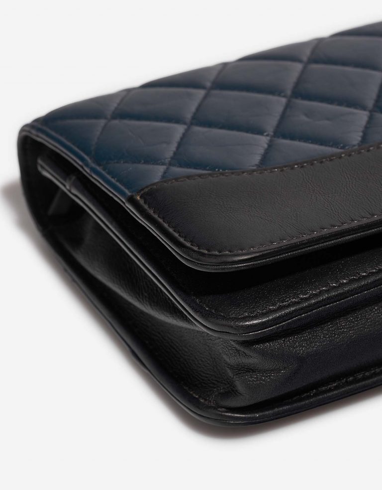 Chanel WalletOnChain Black-Navy signs of wear| Sell your designer bag on Saclab.com