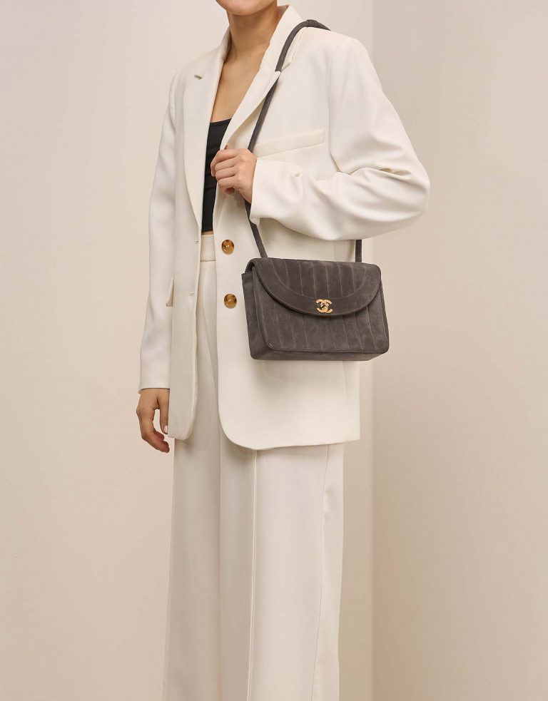 Chanel Diana Medium Taupe on Model | Sell your designer bag on Saclab.com
