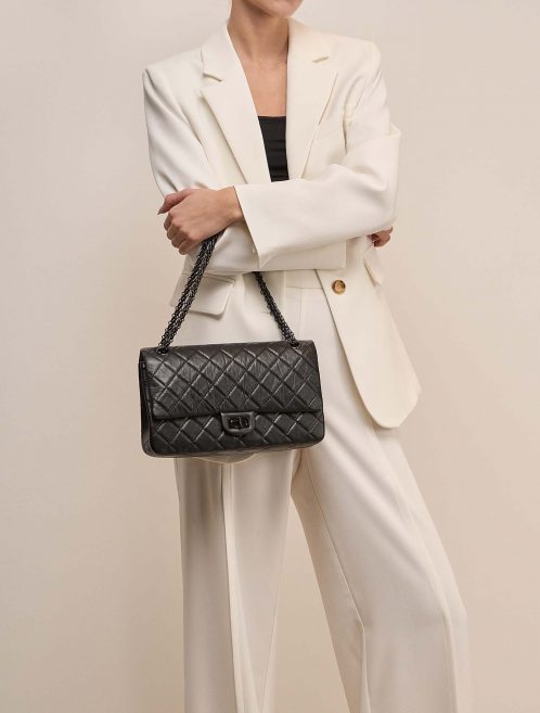 Chanel 255Reissue 226 Black on Model | Sell your designer bag on Saclab.com