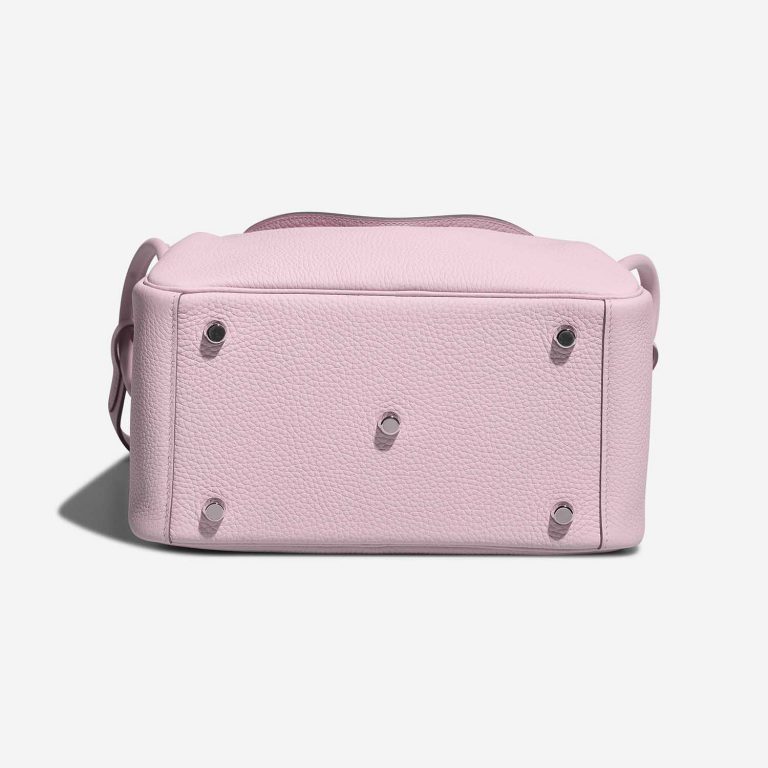 Hermès Lindy 26 MauvePale Bottom  | Sell your designer bag on Saclab.com