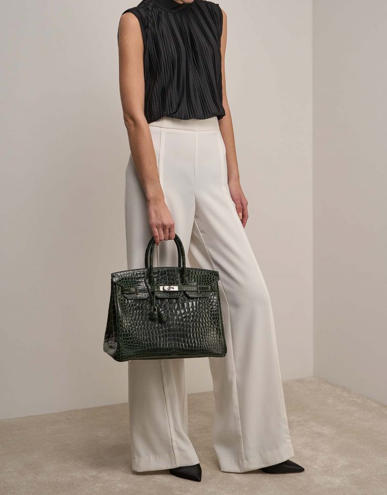 Hermès Birkin 35 VertFonce on Model | Sell your designer bag on Saclab.com