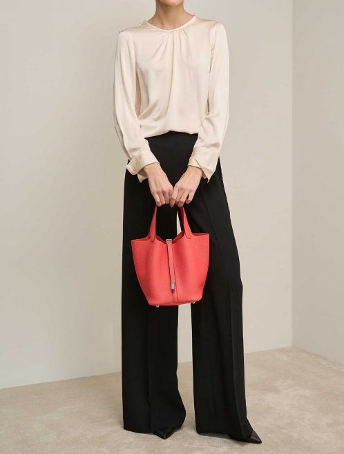 Hermès Picotin 22 RoseTexas on Model | Sell your designer bag on Saclab.com