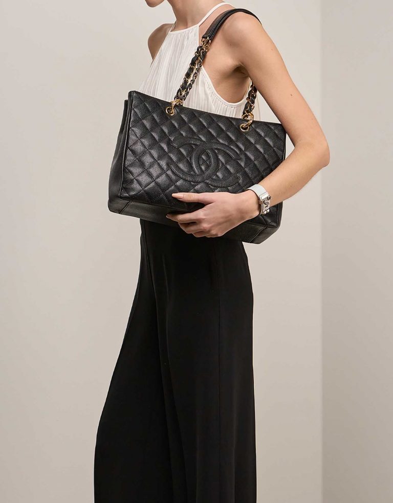 Chanel ShoppingTote Grande Black on Model | Sell your designer bag on Saclab.com