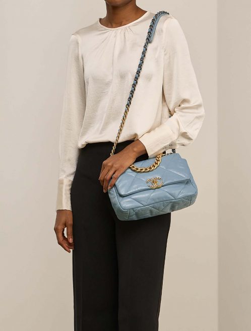 Chanel 19 Medium LightBlue on Model | Sell your designer bag on Saclab.com