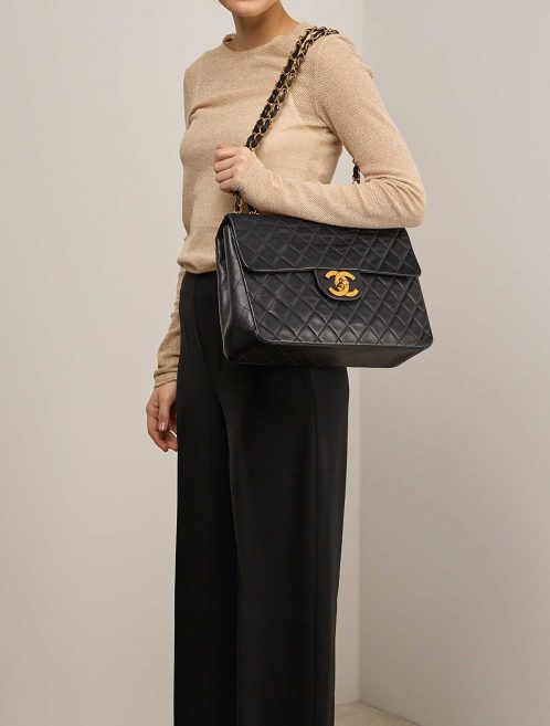 Chanel Timeless Maxi Black on Model | Sell your designer bag on Saclab.com