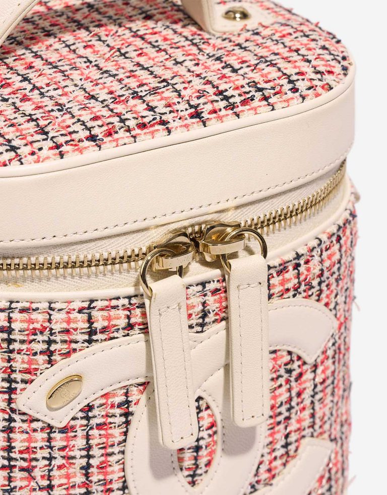 Chanel Vanity Onesize White-Blue-Red Closing System  | Sell your designer bag on Saclab.com