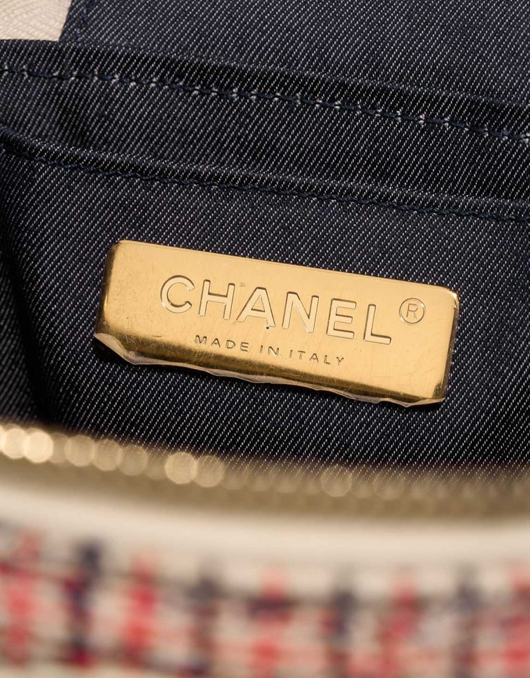 Chanel Vanity Onesize White-Blue-Red Logo  | Sell your designer bag on Saclab.com
