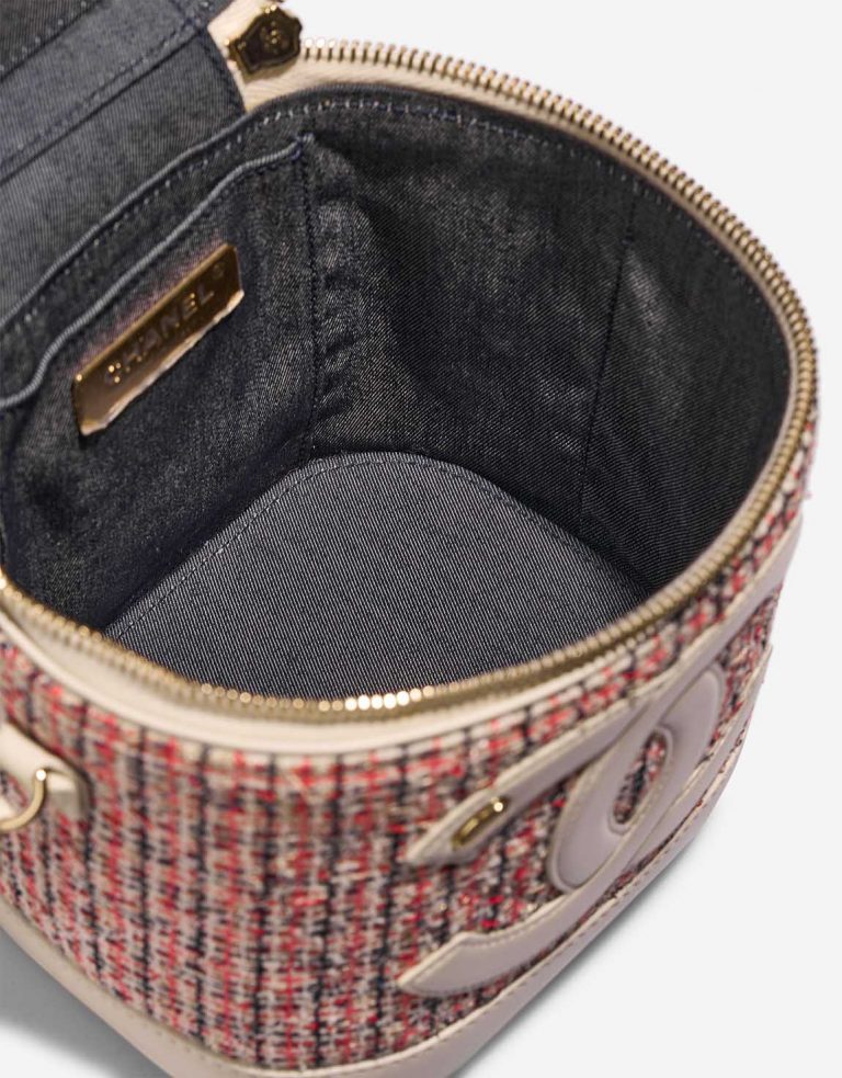 Chanel Vanity Onesize White-Blue-Red Inside  | Sell your designer bag on Saclab.com