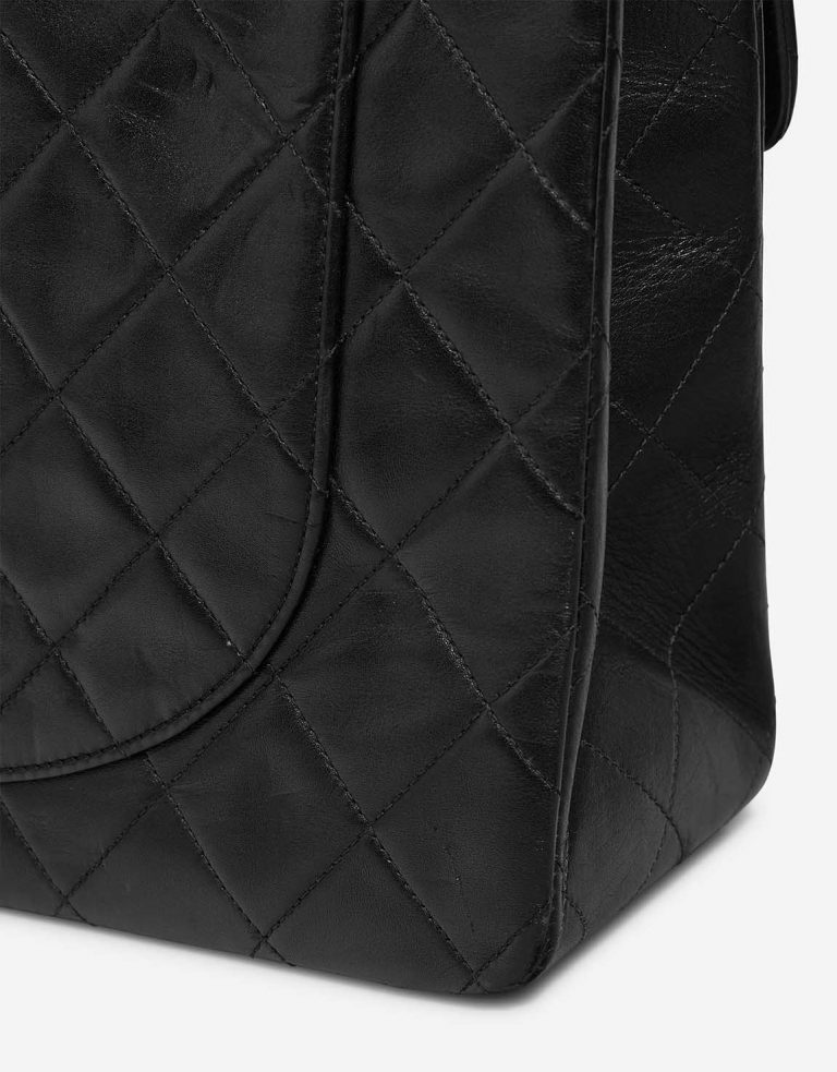Chanel Timeless Maxi Black signs of wear 1 | Sell your designer bag on Saclab.com