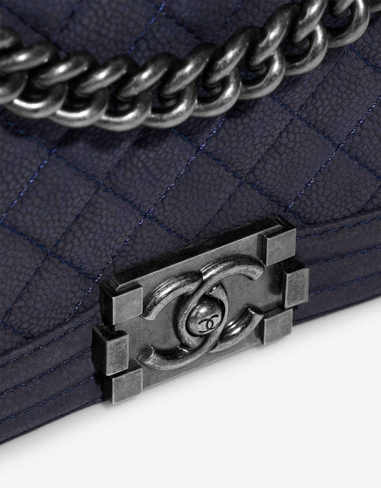 Chanel Boy OldMedium DarkBlue Closing System  | Sell your designer bag on Saclab.com