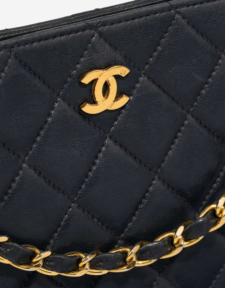 Chanel Clutch Lamb Black Closing System | Sell your designer bag
