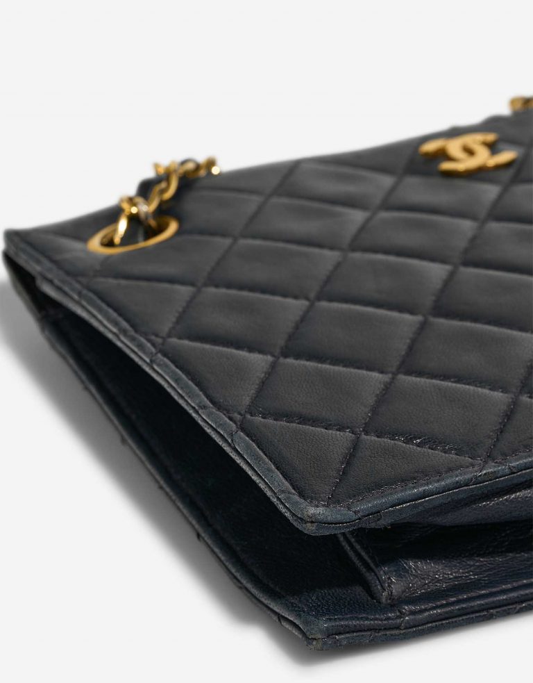 Chanel Clutch Lamb Black Signs of wear | Sell your designer bag