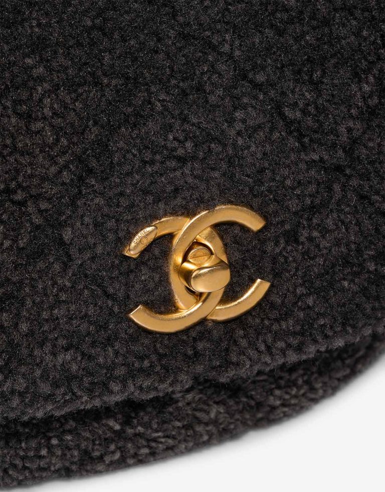 Chanel Hobo Shearling Brown Closing System | Sell your designer bag