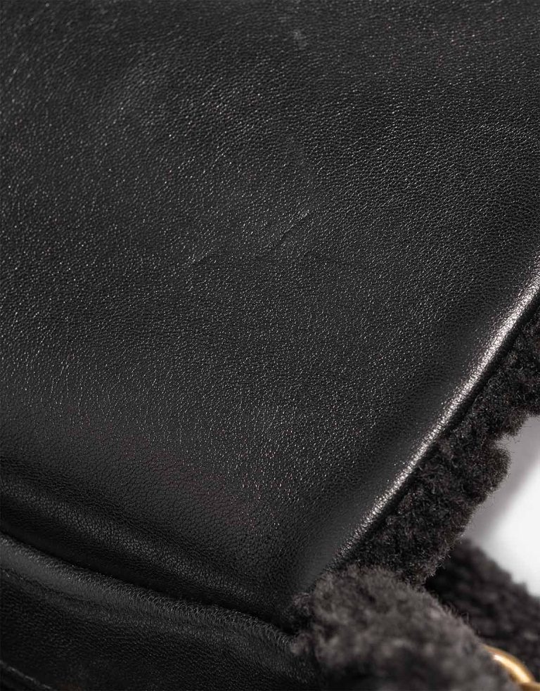 Chanel Hobo Shearling Brown Signs of wear | Sell your designer bag