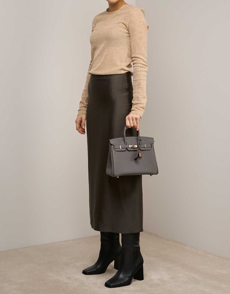 Hermès Birkin 25 Togo Gris Meyer  on Model | Sell your designer bag