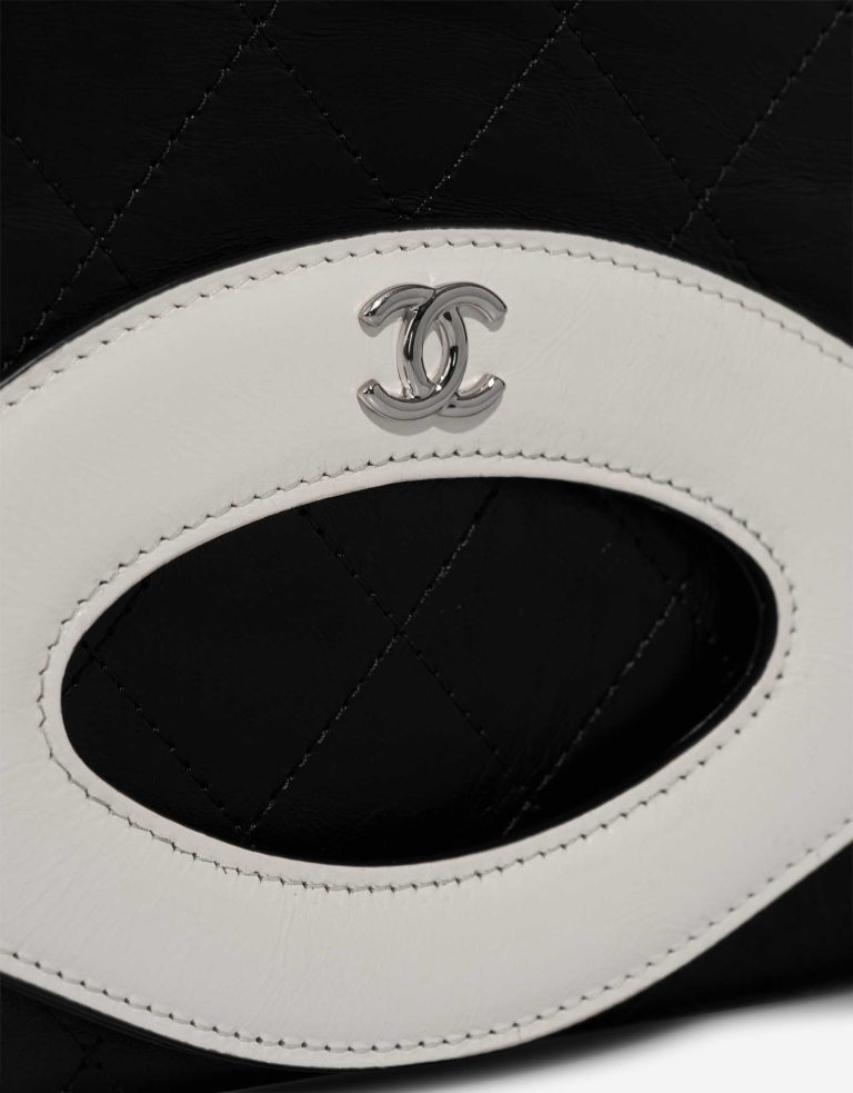 Chanel 31 Clutch Aged Calf Black / White Closing System | Sell your designer bag
