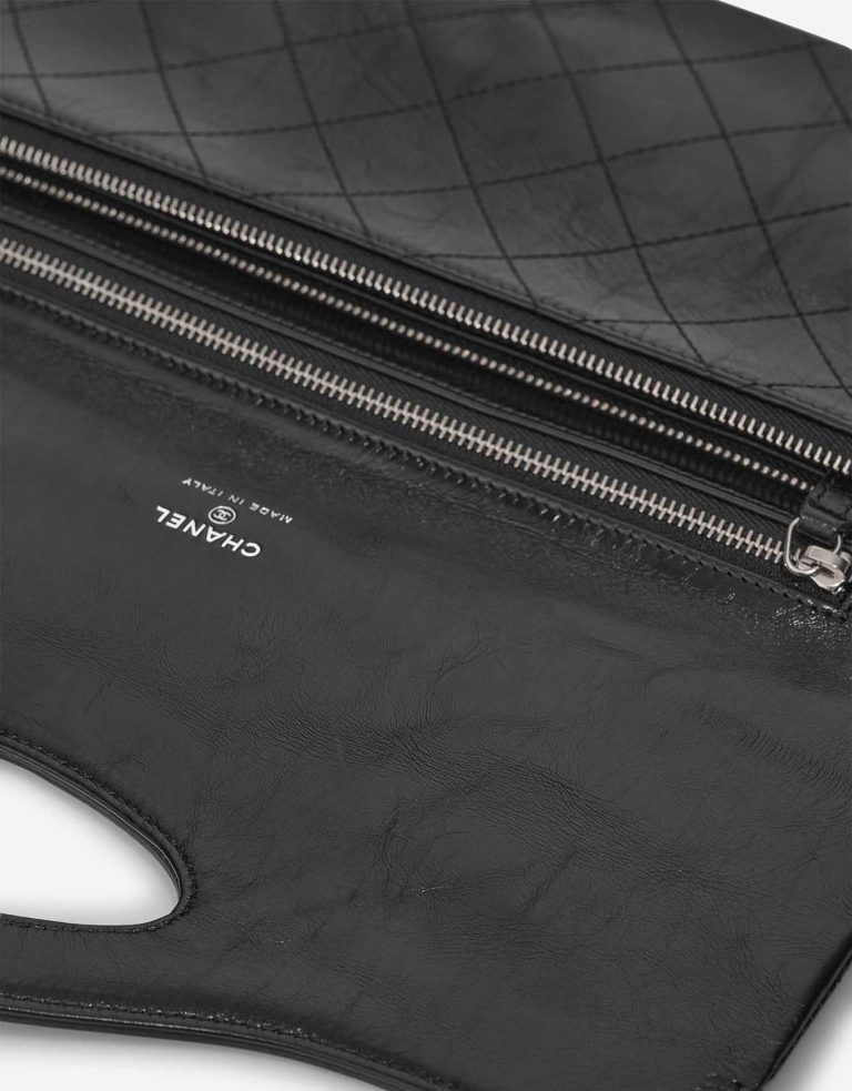 Chanel 31 Clutch Aged Calf Black / White Signs of wear | Sell your designer bag