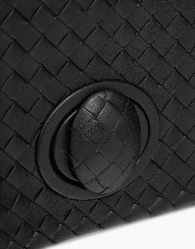 Bottega Veneta Clutch Calf Black Closing System | Sell your designer bag