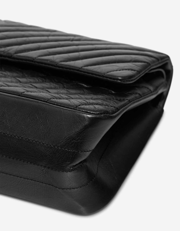 Chanel 2.55 Reissue 226 Aged Calf Black Signs of wear | Sell your designer bag
