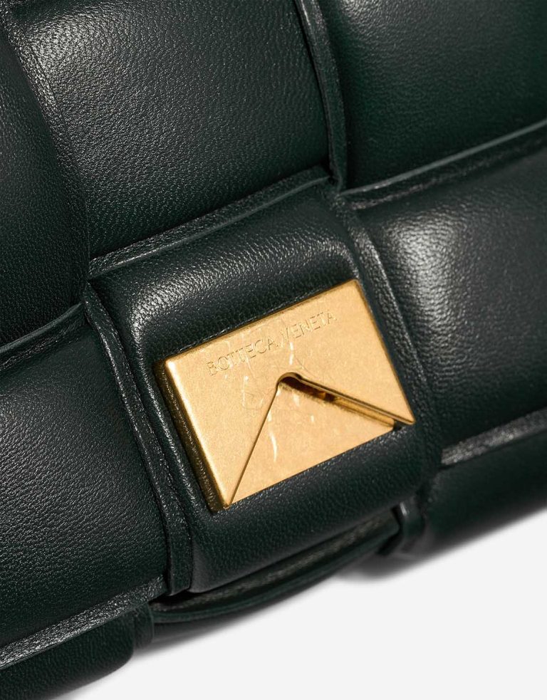Bottega Veneta Cassette Lamb Dark Green Closing System | Sell your designer bag