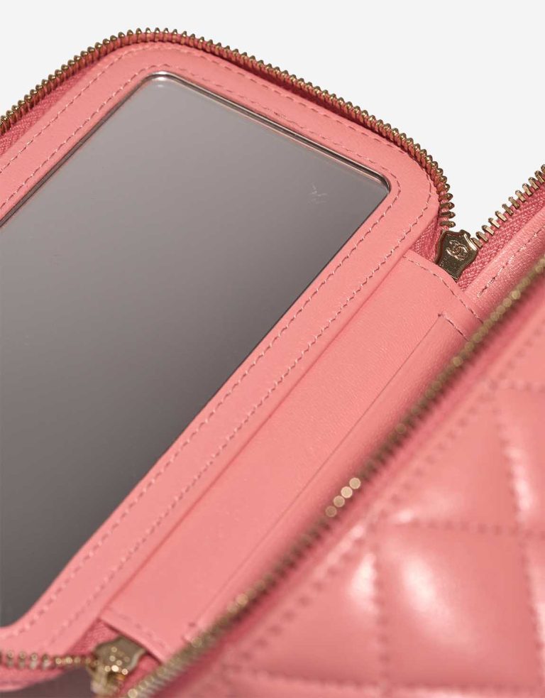 Chanel Vanity Small Blush Signs of wear | Sell your designer bag