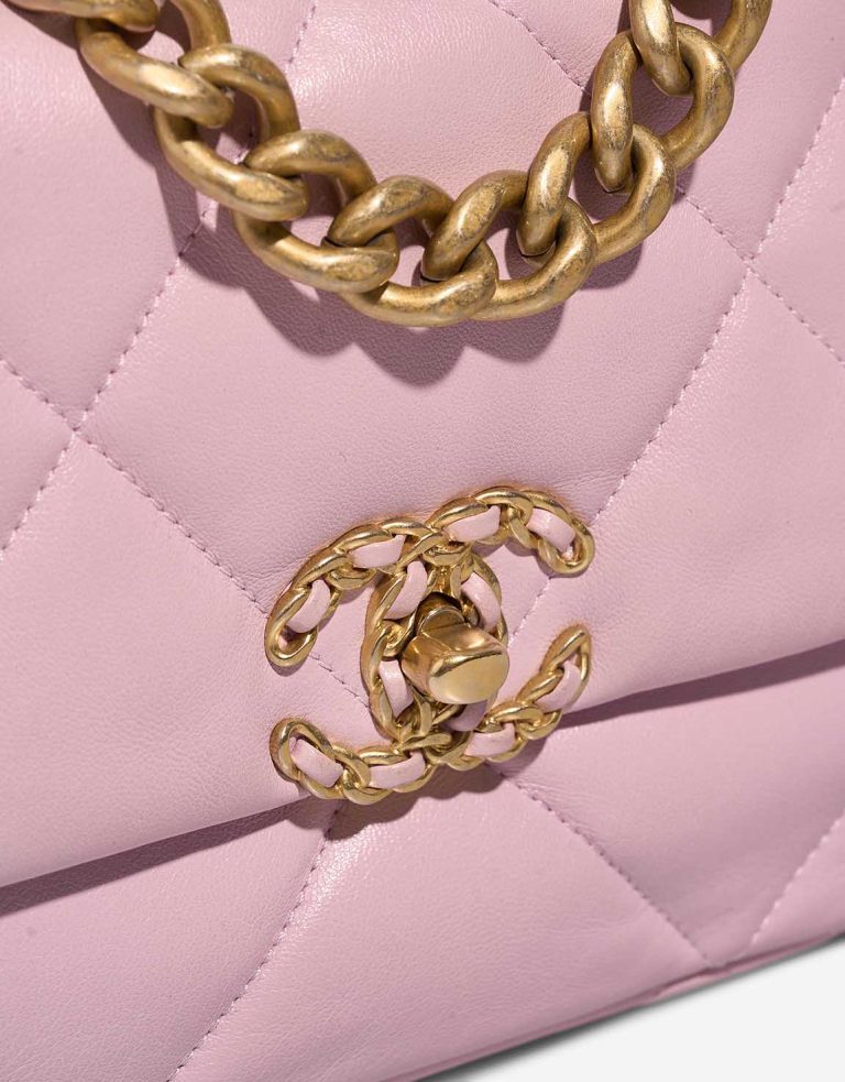 Chanel 19 Flap Bag Lamb Light Pink Closing System | Sell your designer bag