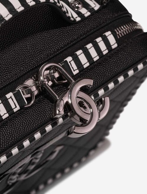 Chanel Vanity Medium Caviar Black Closing System | Sell your designer bag