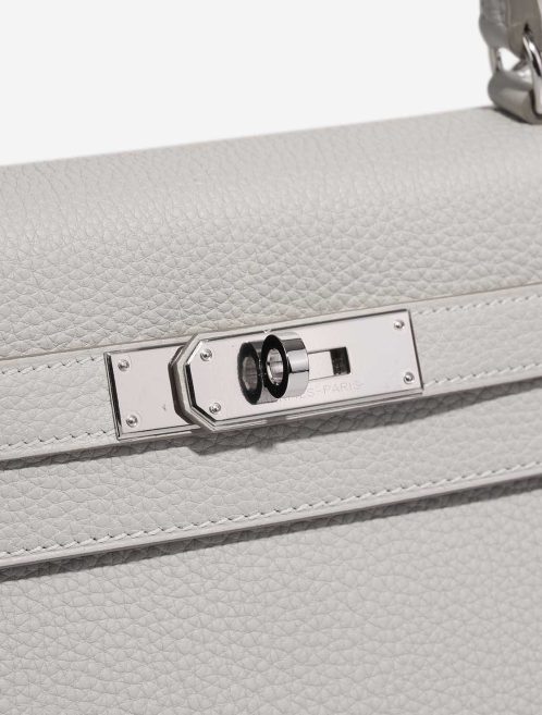 Hermès Kelly 28 Togo Gris Pâle Closing System | Sell your designer bag