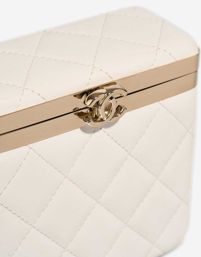 Chanel Clutch Lamb White Closing System | Sell your designer bag