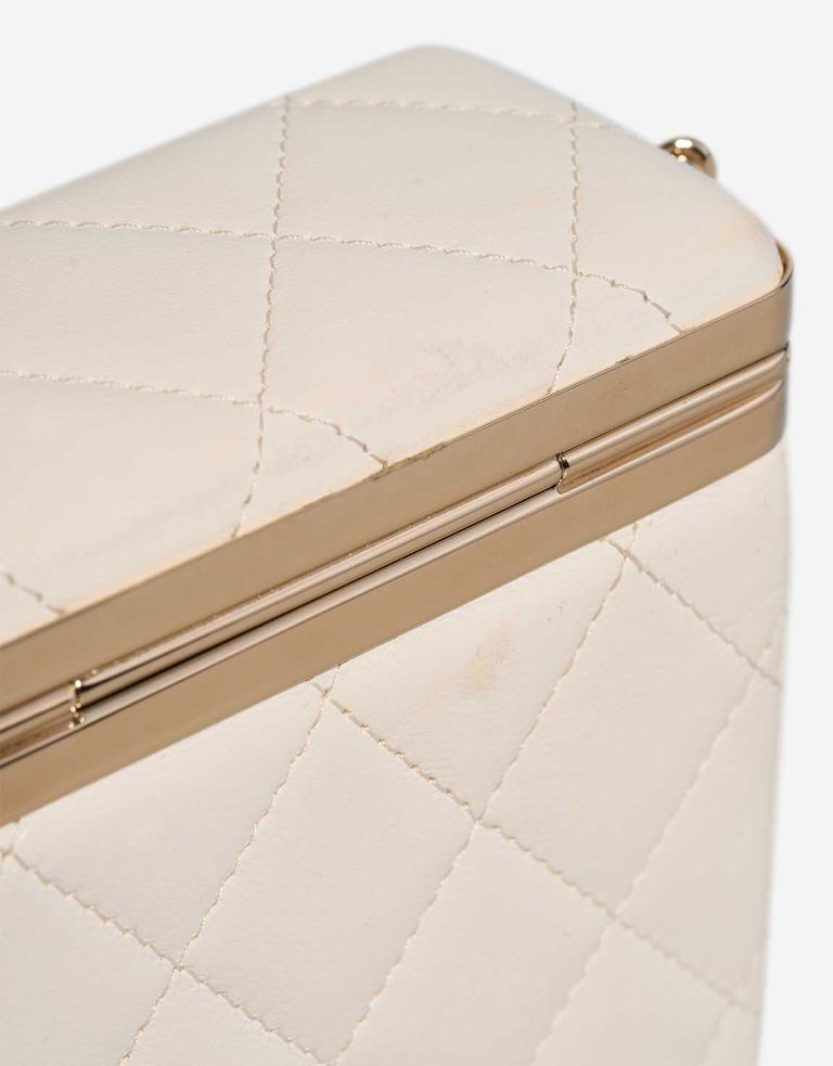 Chanel Clutch Lamb White Signs of wear | Sell your designer bag