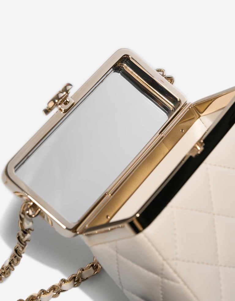 Chanel Clutch Lamb White Signs of wear | Sell your designer bag